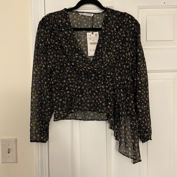 Zara Tops - Women’s Zara long sleeve top